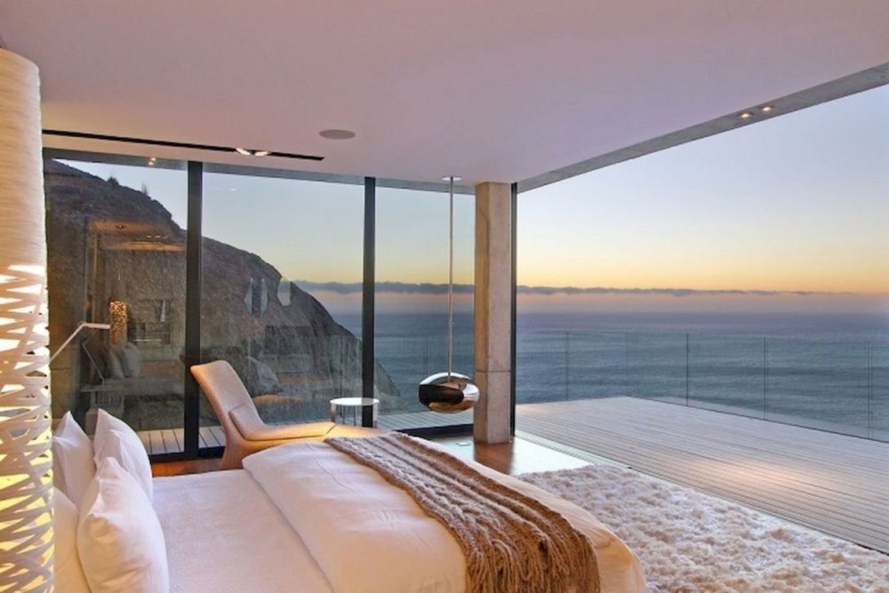 Панорамные окна с видом на море