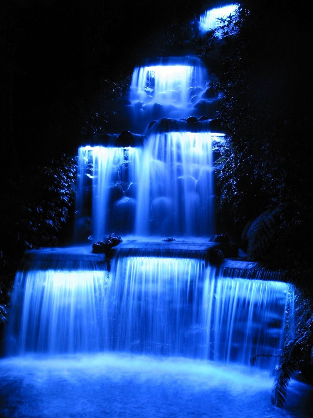 Светящийся водопад