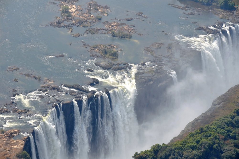 Водопад бойома на реке Конго