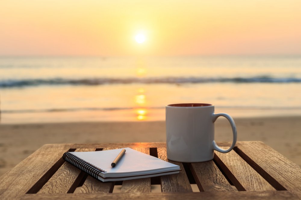 Кофе на закате на пляже