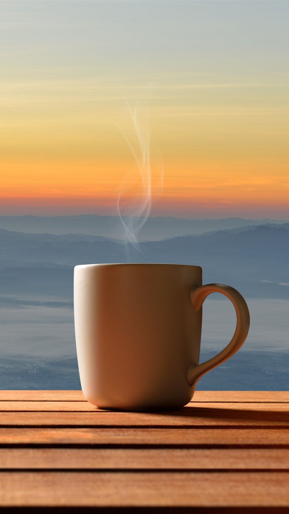 Чашка кофе на рассвете