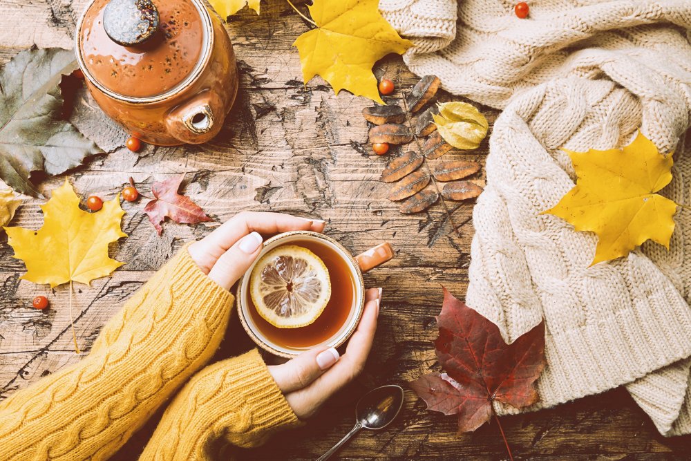 Осенний чай на Светлом фоне