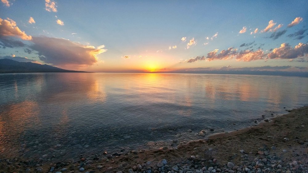 Казахстан озеро Иссыкское озеро
