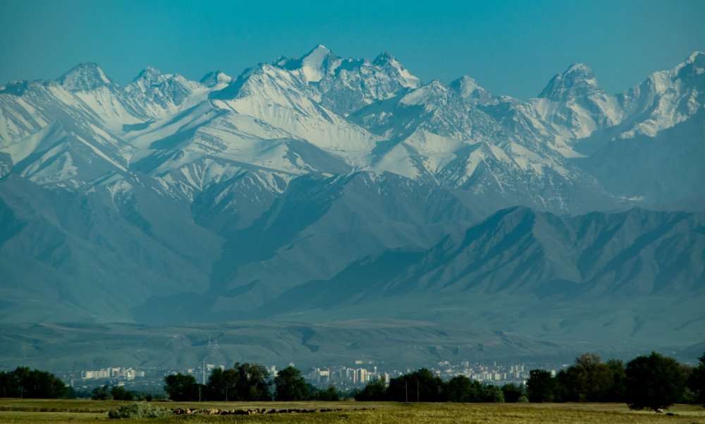 Киргизия Бишкек горы