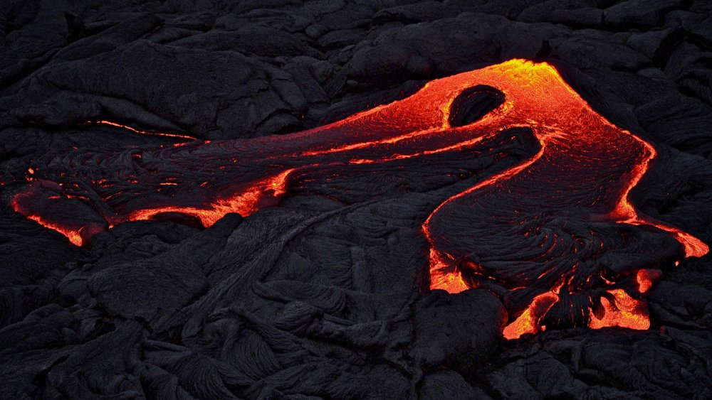 Золотая вулканическая лава