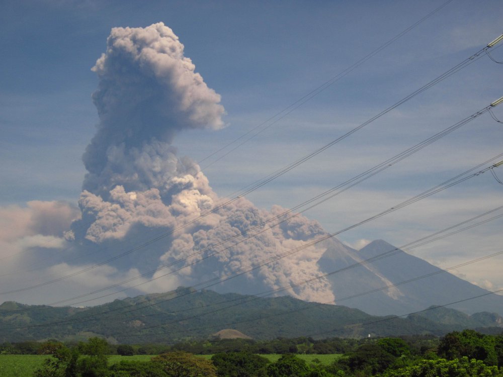 Вулкан Фуэго в Гватемале