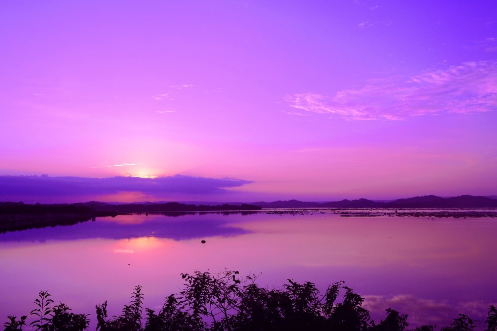 Красивый фиолетовый закат