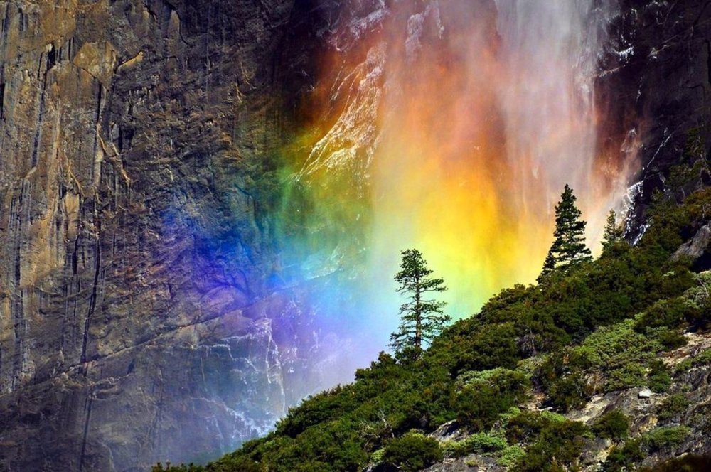 Радужный водопад Йосемити