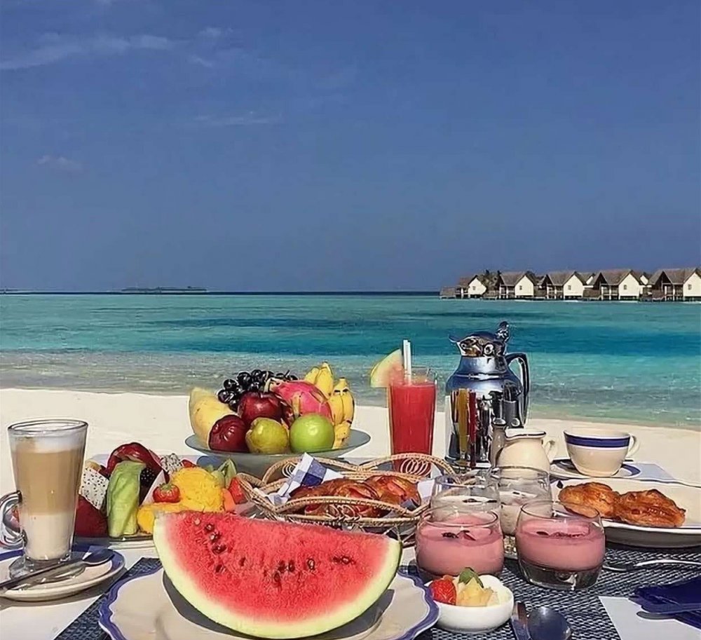 Завтрак на берегу океана