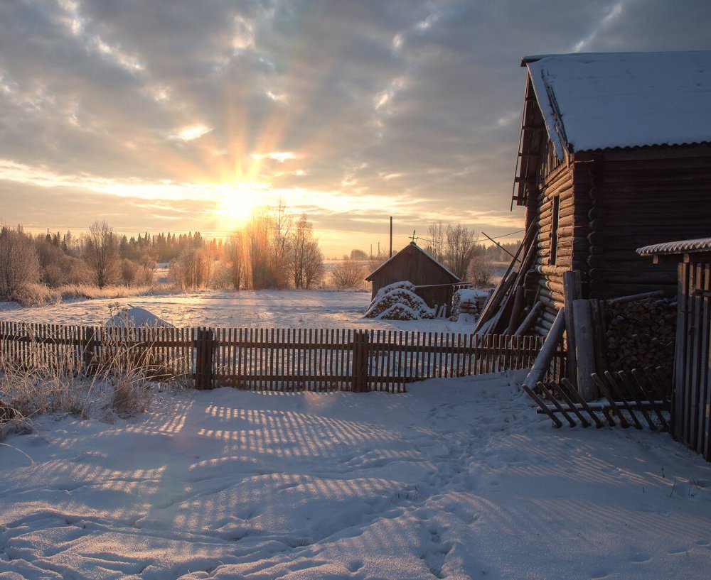 Зимний закат в деревне