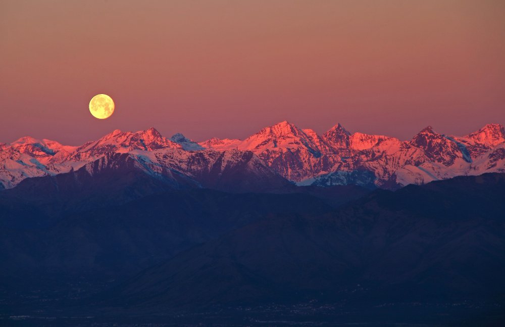 Луна в Гималаях