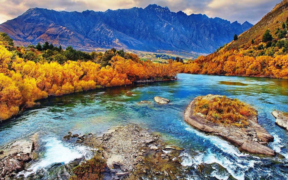 Золотая осень горы река