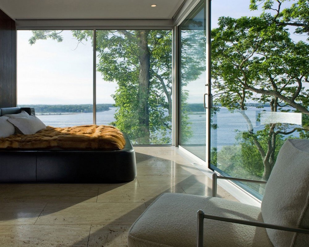 Спальня с видом на озеро