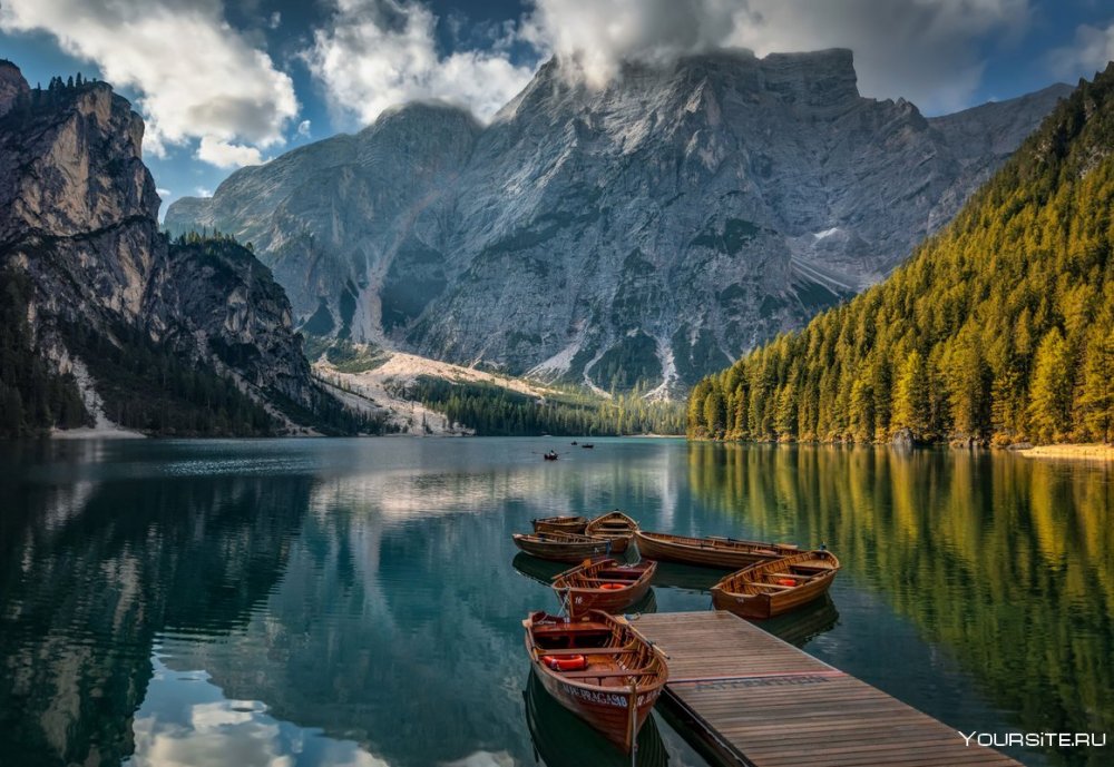 Озеро Брайес. Доломитовые Альпы, Италия.