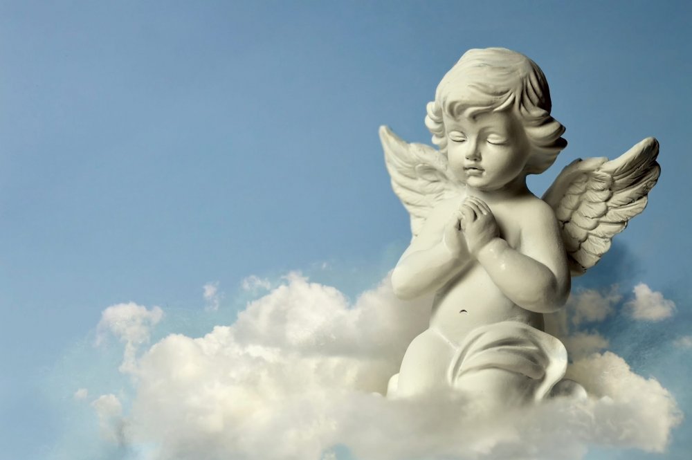 Ангелочек на облаке