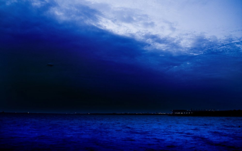 Ночное небо и море