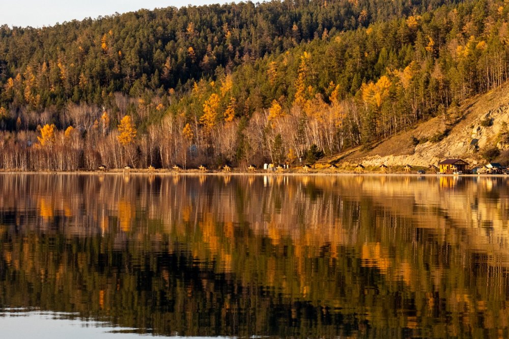 Чивыркуйский залив на Байкале осенью
