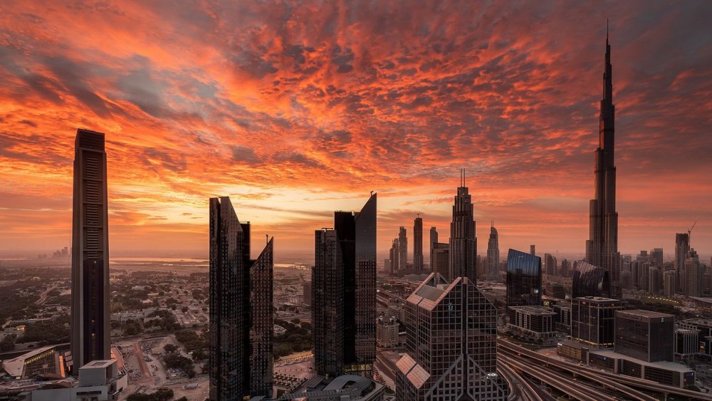Dubai City Tower закат