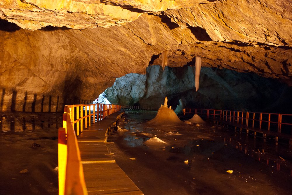 Пещера Эмиль Раковицэ в Молдове