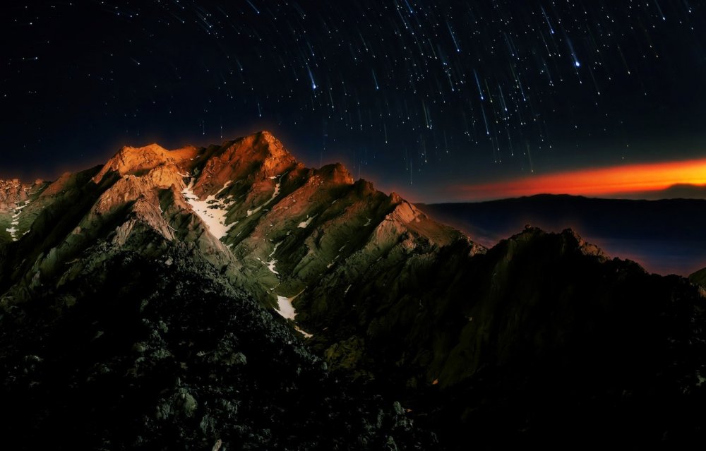 Красивые горы ночью