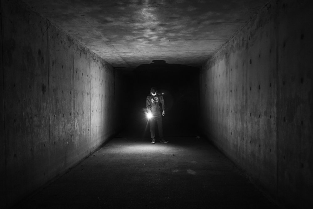 Темный страшный коридор