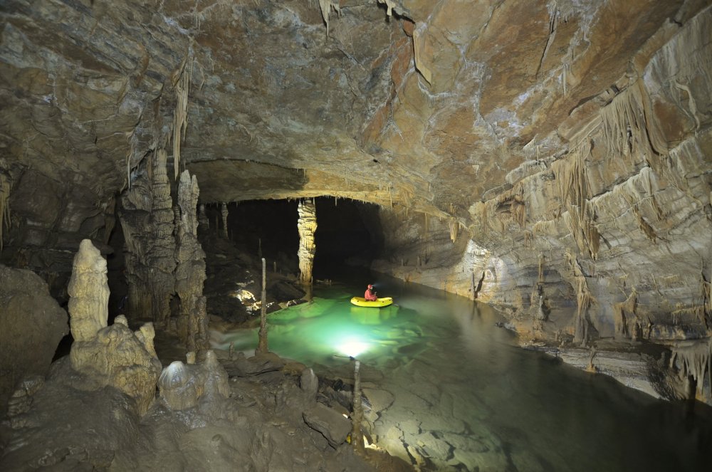Пещера Постойнска-яма
