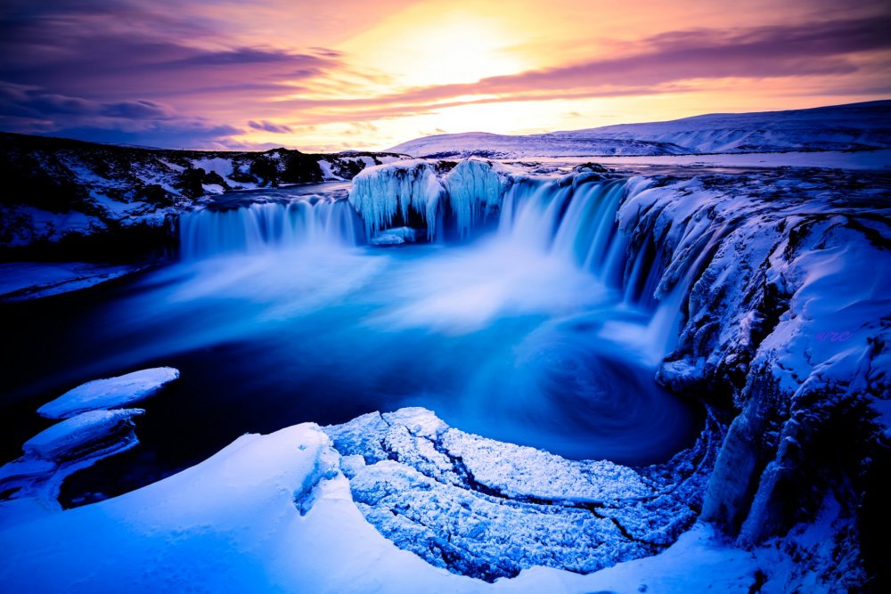 Водопад Годафосс, исландгвы сияние