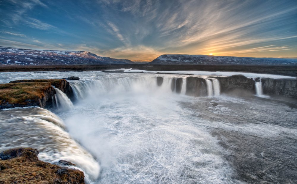 Исландия водопад снег