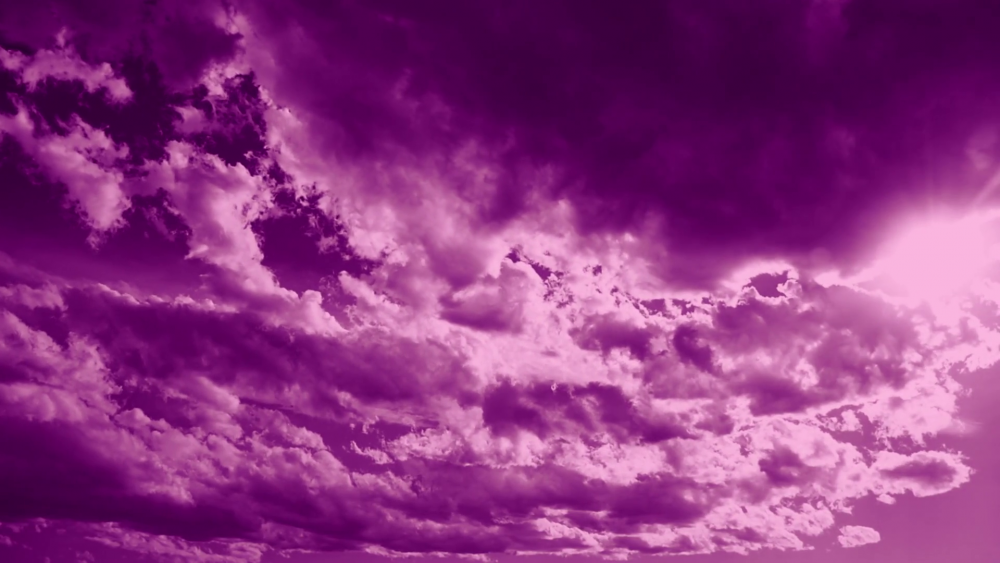Облака с фиолетовым оттенком с высоким разрешением