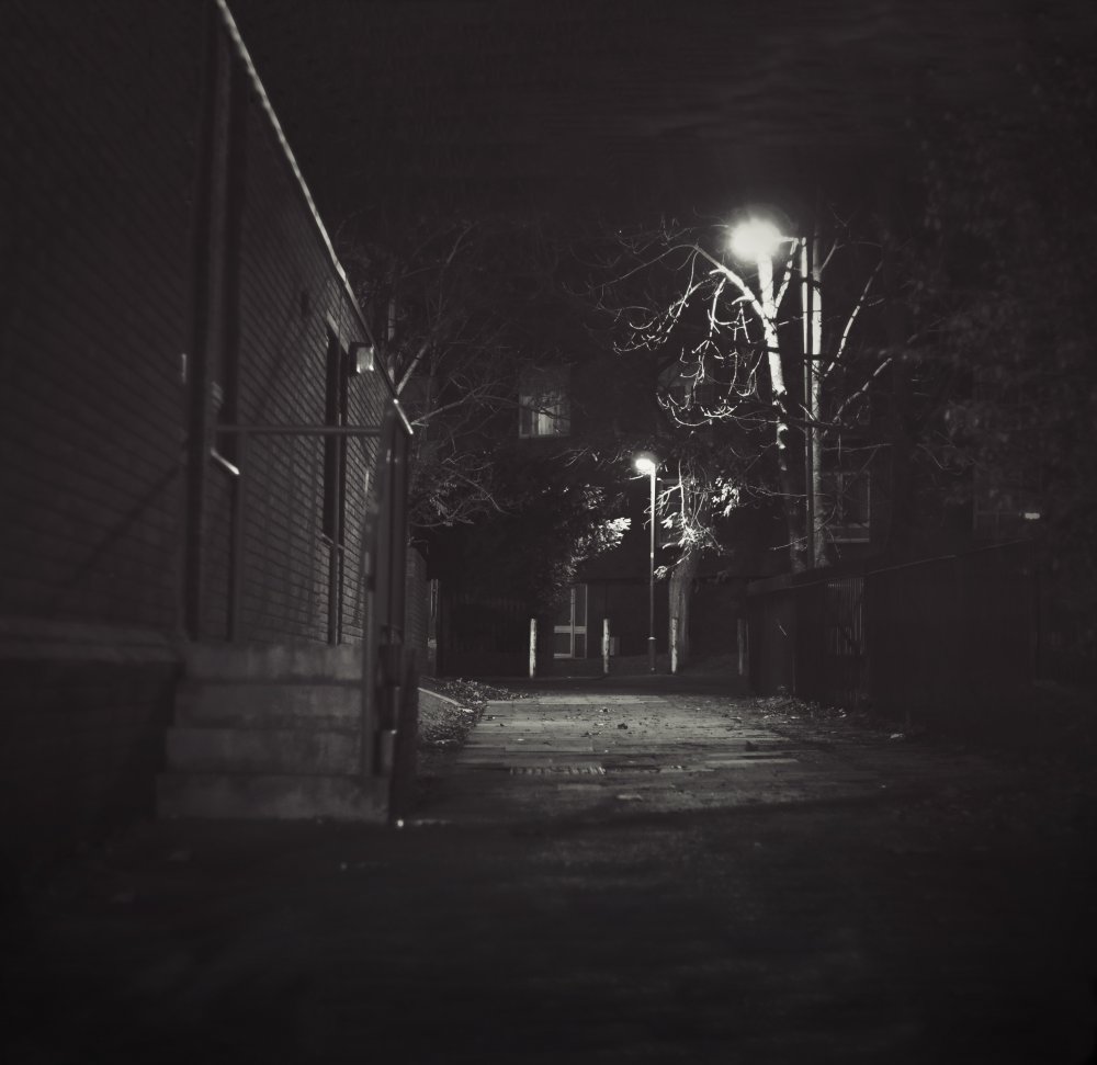 Темная улица