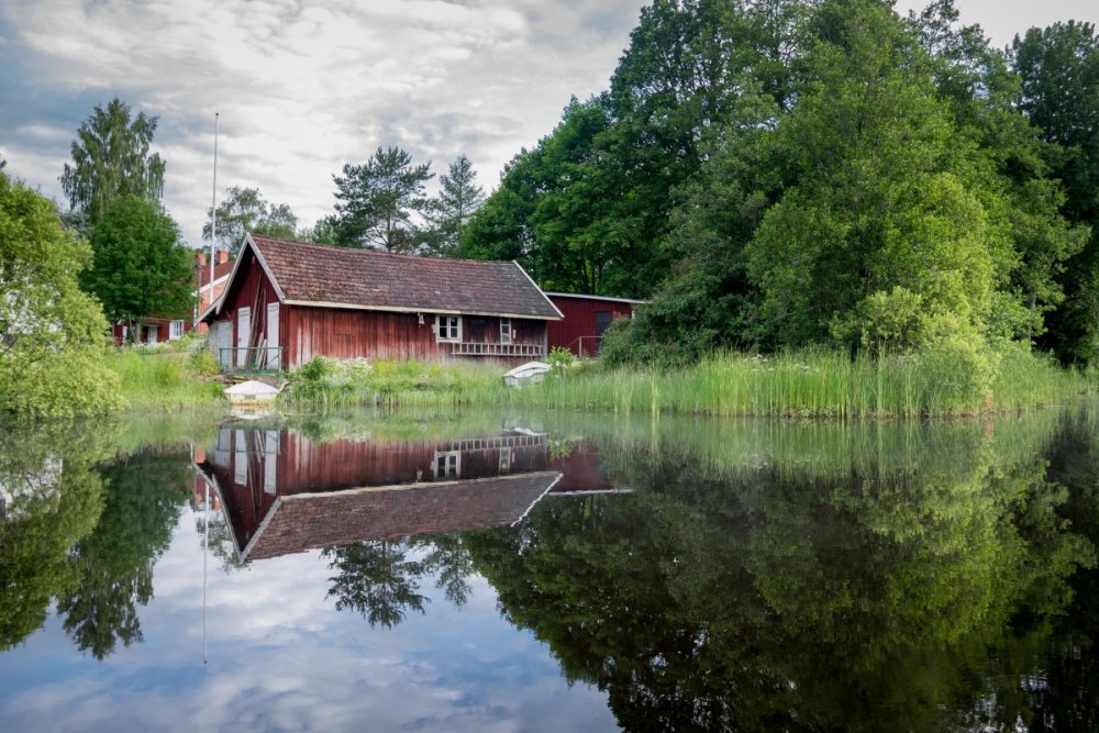 Домик у реки в Йёльстере. Норвегия