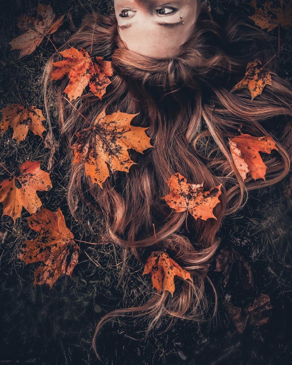 Листья в волосах