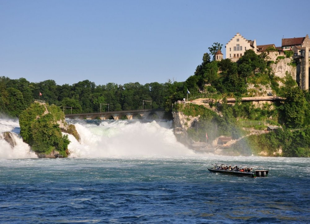 Водопад в Швейцарии на Рейне