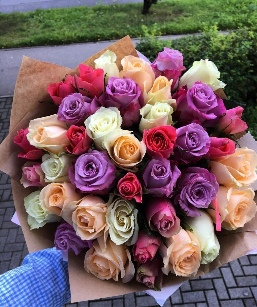 Букет разных роз