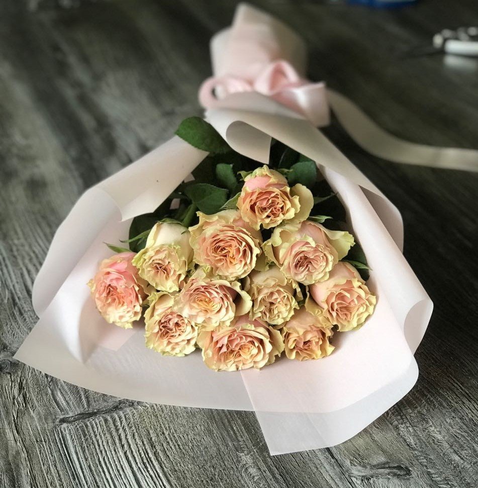 Букет кремовых роз