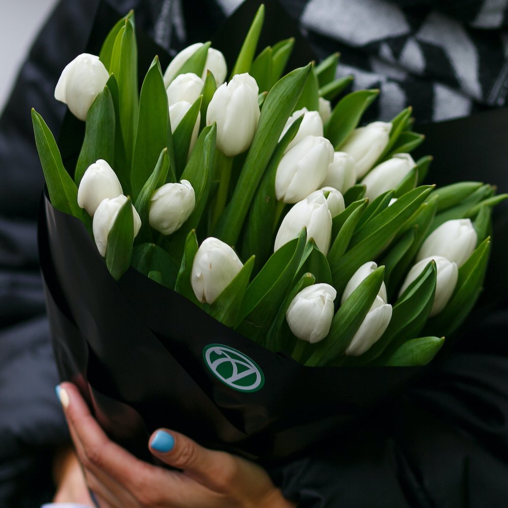 25 Белых тюльпанов