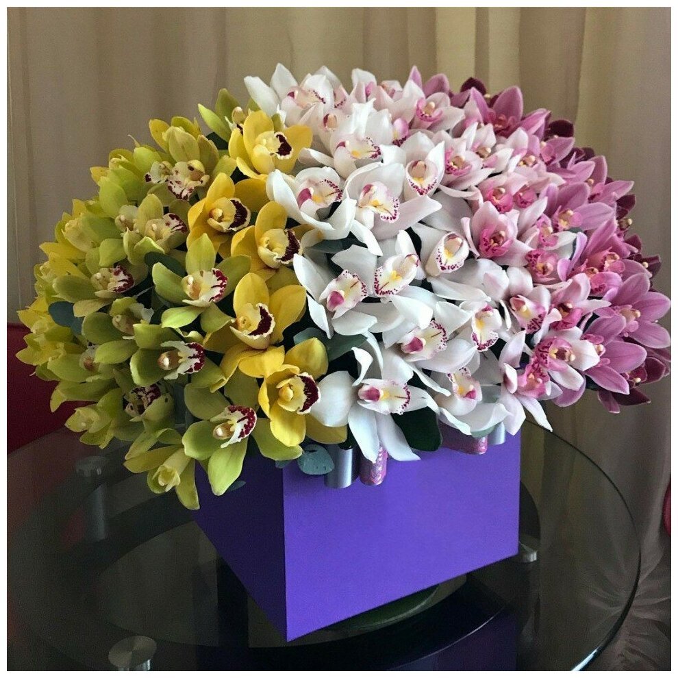 Красивый букет из орхидей
