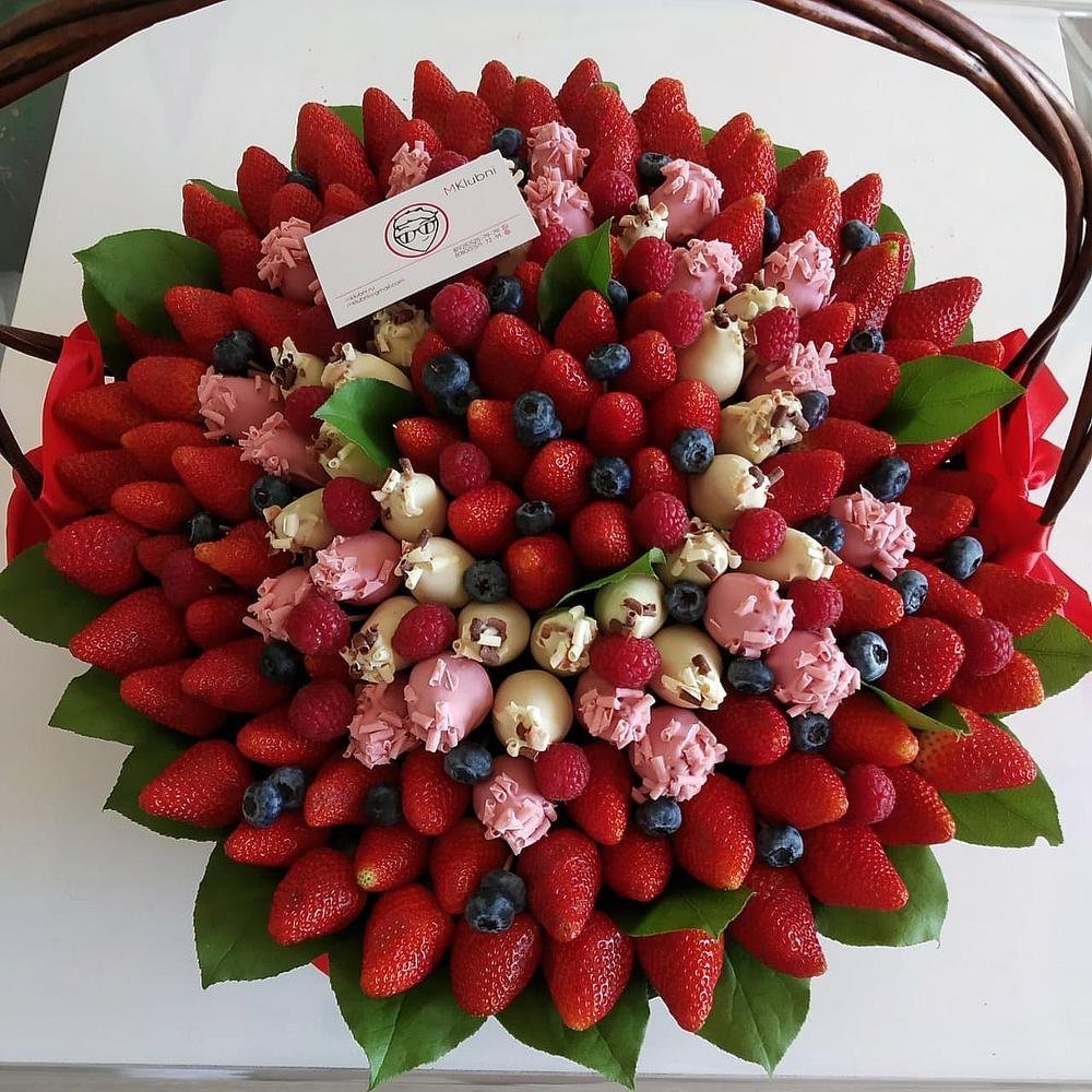 Букеты из ягод и конфет