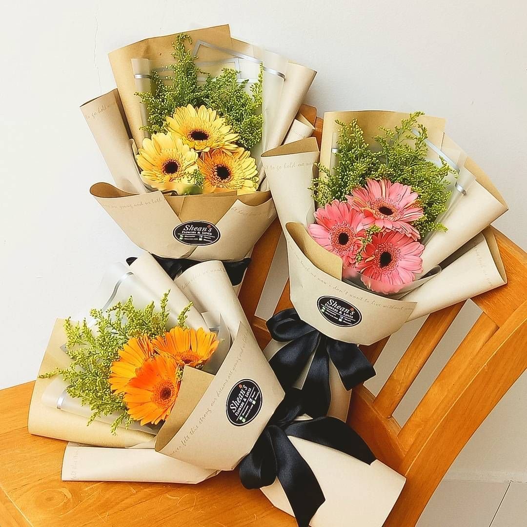 Упаковать цветы в подарок. Небольшие букеты. Необычная упаковка цветов. Оригинальные небольшие букеты. Бюджетные букеты.