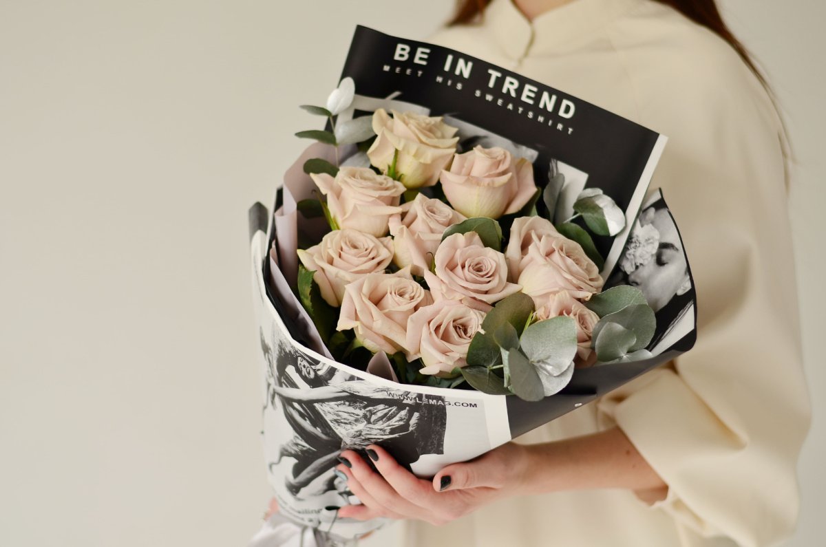 Купить розы в чебоксарах. Непринужденная элегантность букет в коробке. Букет роз Чебоксары. Букет #93 Flowers Studio msk. Букет #102 Flowers Studio msk.