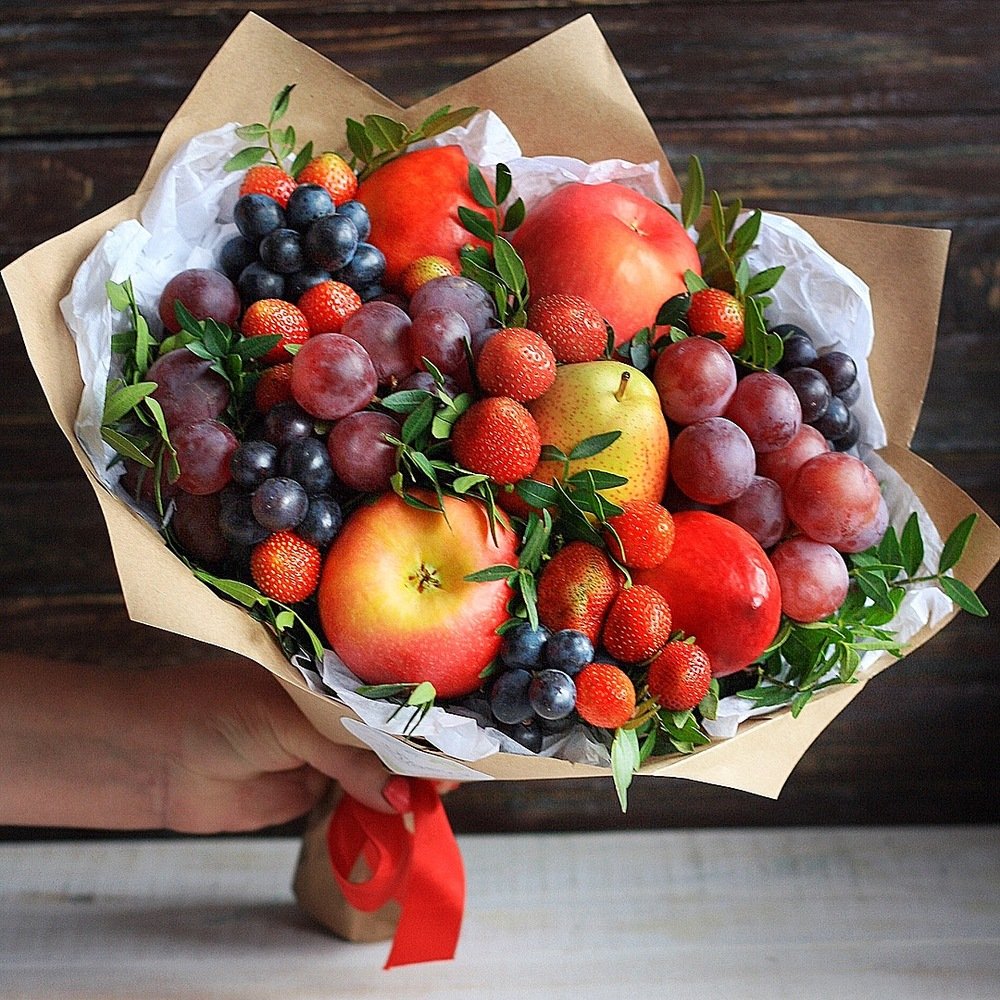 Красивый букет с ягодами