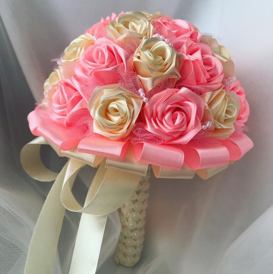 Свадебный букет роз из атласных лент