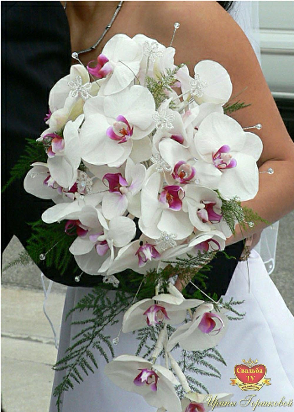 Фотосессия с орхидеями белыми
