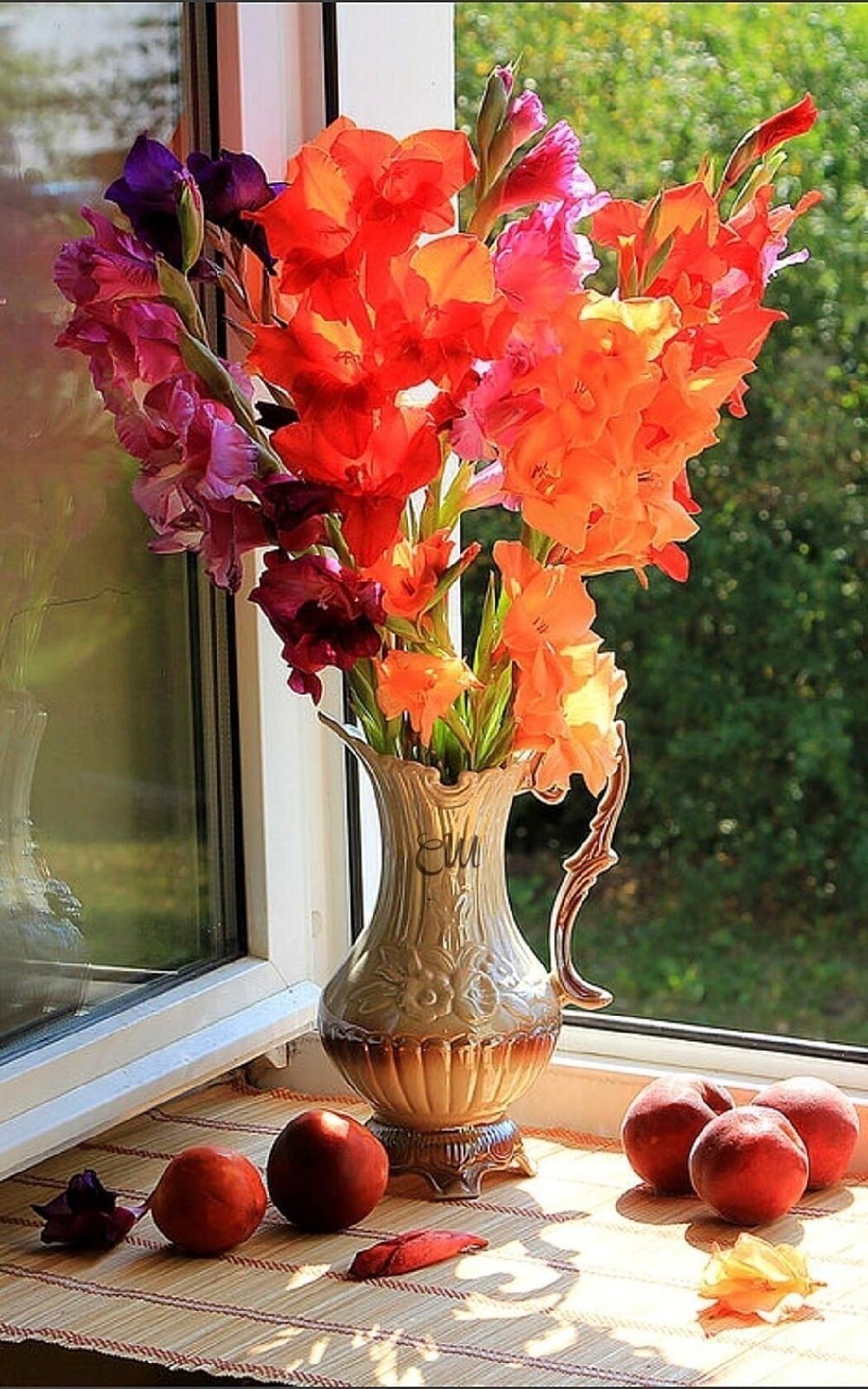 Шикарные цветы в вазе