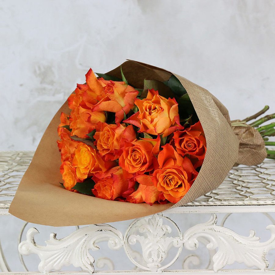 Букет из 15 оранжевых кенийских роз