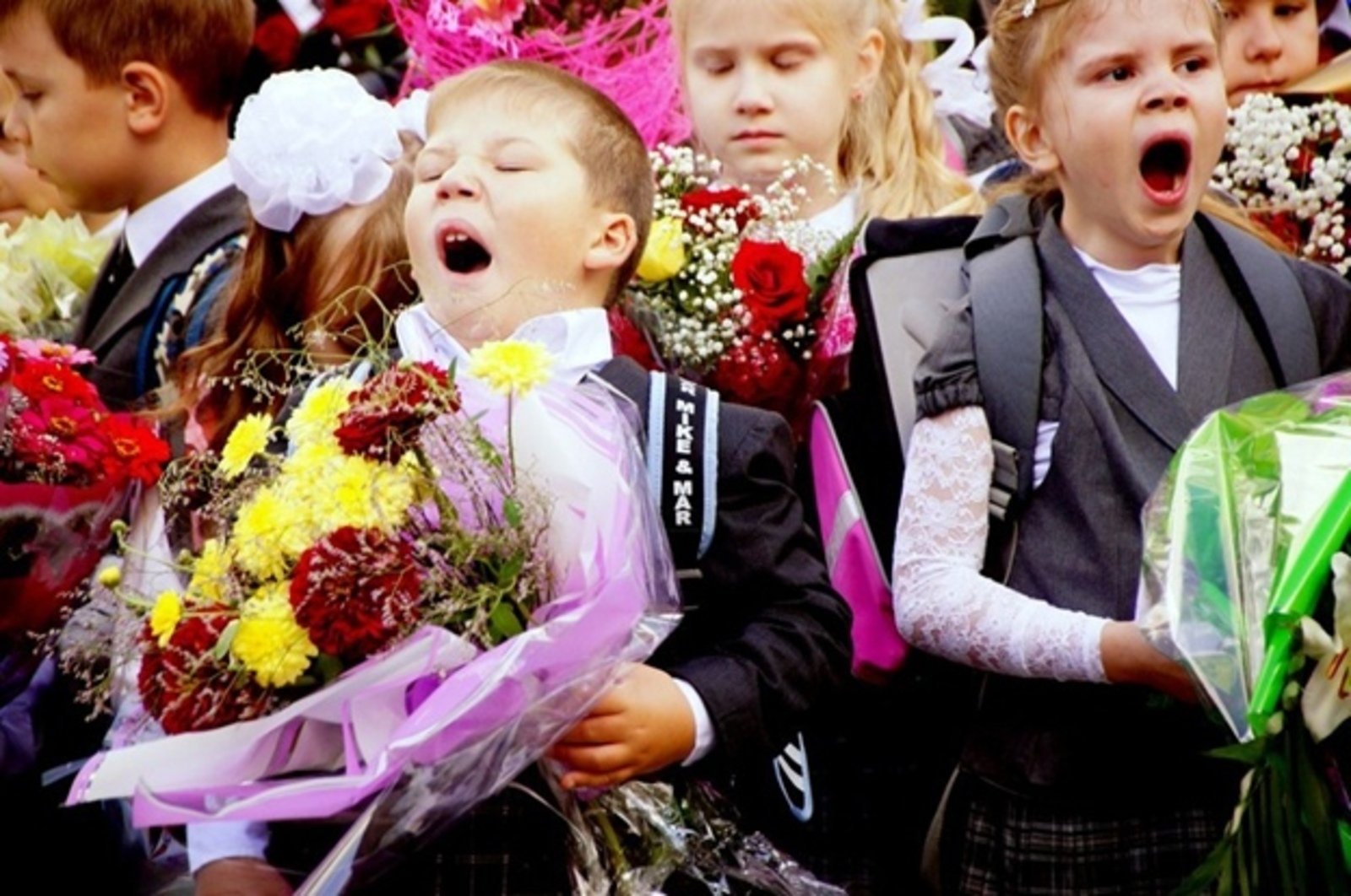 Устроить ребенка в школу в москве. День знаний. Современный первоклассник. Красивые первоклашки. Первое сентября день знаний.