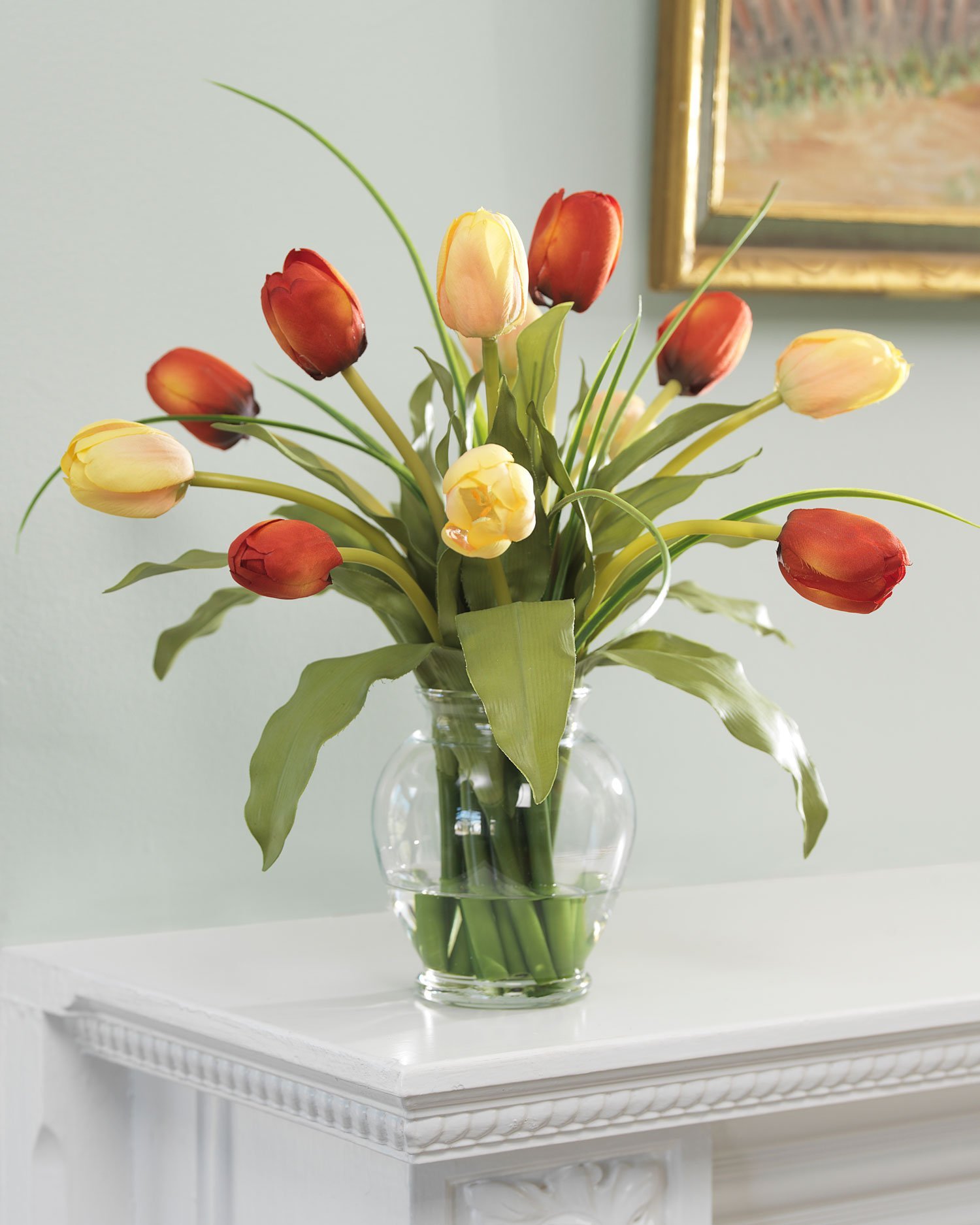 Как сохранить дольше свежие тюльпаны в вазе. Тюльпан. Тюльпаны в вазе. Композиция с тюльпанами. Вазы для тюльпанов.