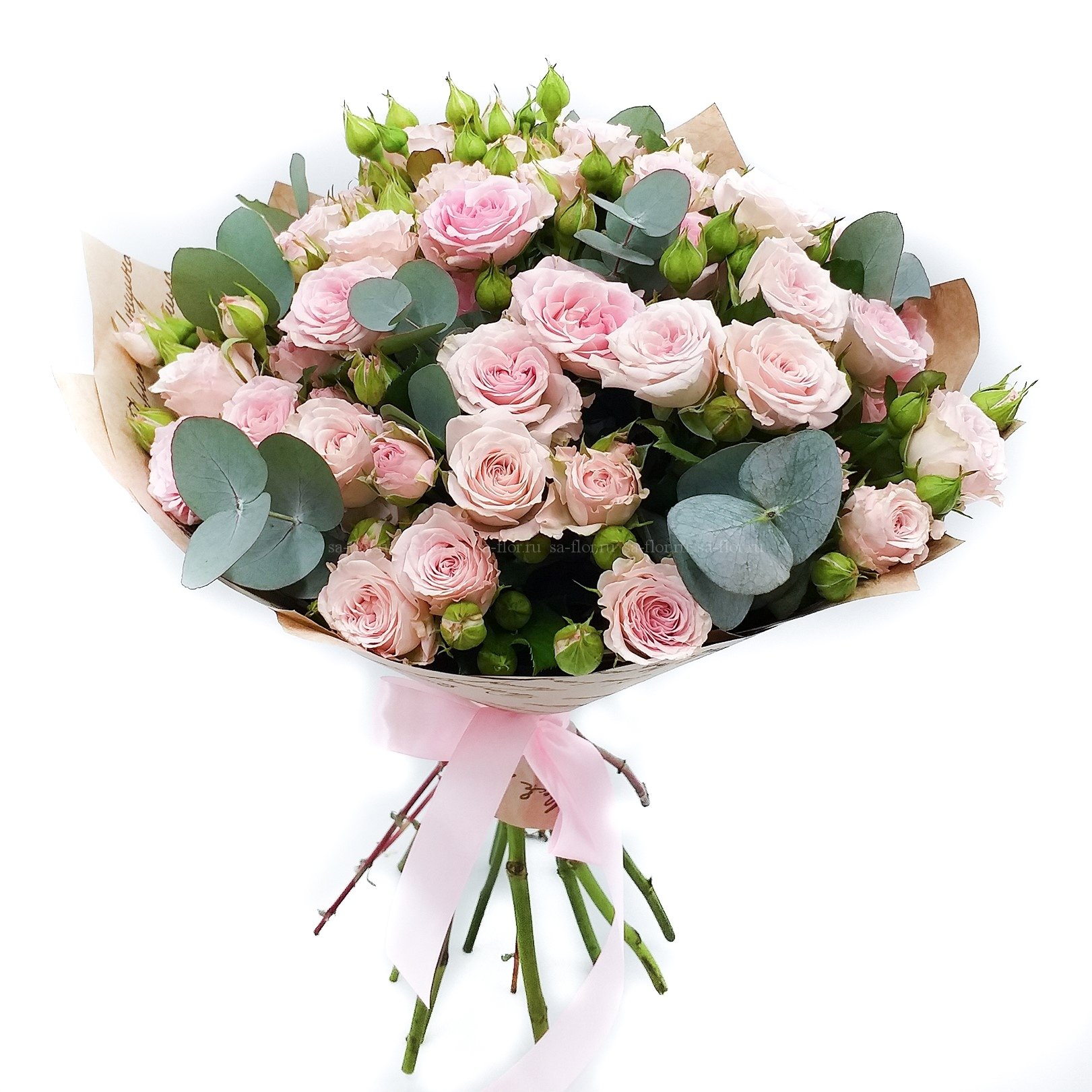Розовые кустовые розы букет. Букет из розовых кустовых роз с эвкалиптом. Кустовые розы Монобукет.