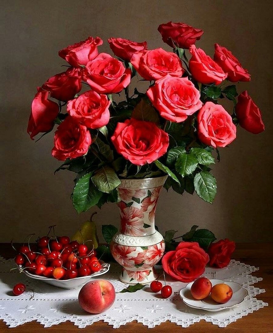 Лучшие розы в вазе. Красивые цветы в вазах. Розы в вазе. Натюрморт с розами. Красивые натюрморты с розами.