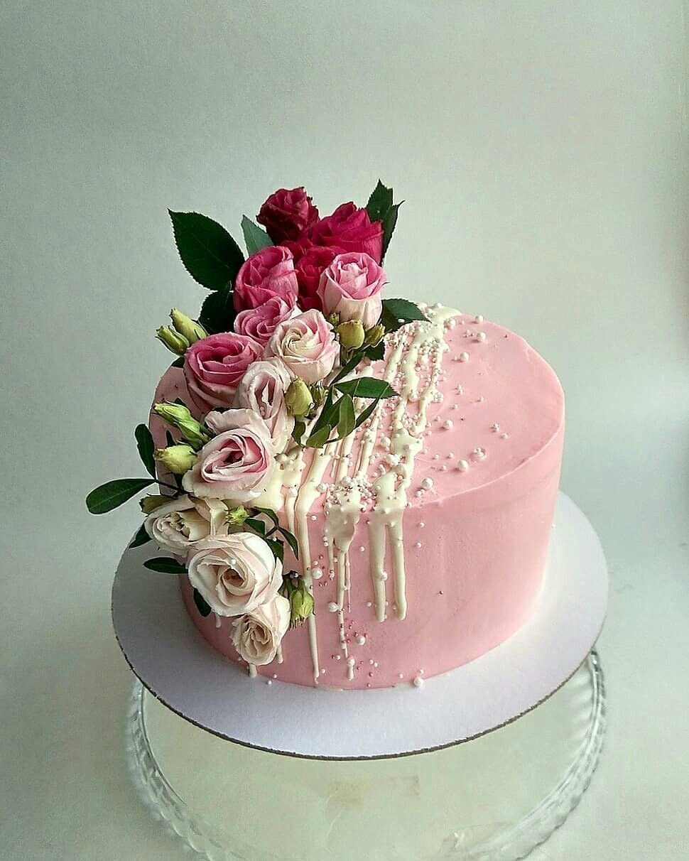 Букет цветов и тортик